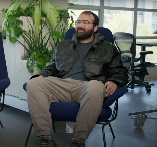 CEO Cline Saoud Rizwan cho biết c&ocirc;ng ty phần mềm lập tr&igrave;nh AI của &ocirc;ng bắt đầu như một dự &aacute;n phụ trong một cuộc thi hackathon của Anthropic.