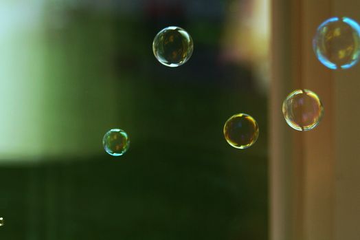 Bản chất kép của AI: Đổi mới đích thực trong bối cảnh các bong bóng cục bộ