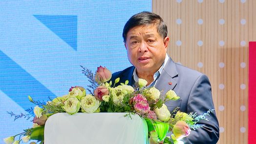 C&oacute; thể l&agrave; h&igrave;nh ảnh về 1 người, ph&ograve;ng tin tức v&agrave; c&aacute;i bục