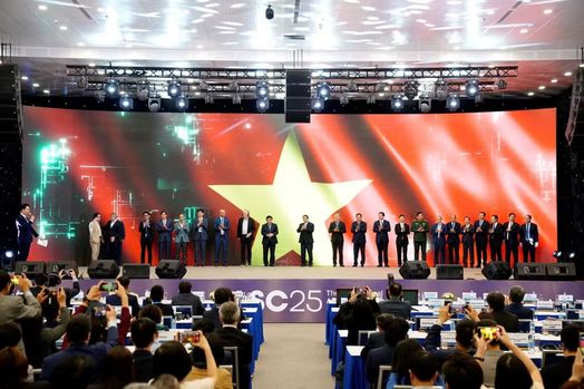 Startup AI Việt Nam nổi nhất 2026: FocusIQ đọc sóng não, Olli 'hệ điều hành' đồ chơi toàn cầu, Tiny-detective diệt hàng giả
