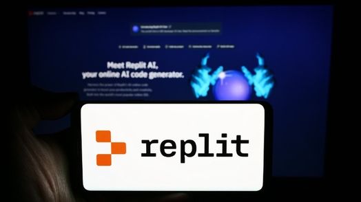 Logo Replit với trang chủ l&agrave;m nền