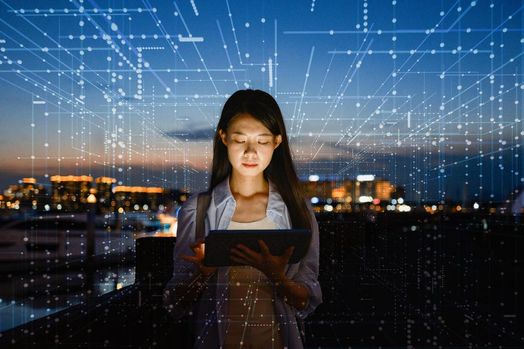 AI giúp nhân viên tiết kiệm chưa đến một giờ mỗi ngày, báo cáo mới của OpenAI cho thấy