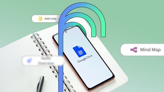 Một chiếc điện thoại th&ocirc;ng minh hiển thị logo Google Docs nằm tr&ecirc;n một cuốn sổ tay mở, với logo NotebookLM được phủ l&ecirc;n ph&iacute;a tr&ecirc;n.