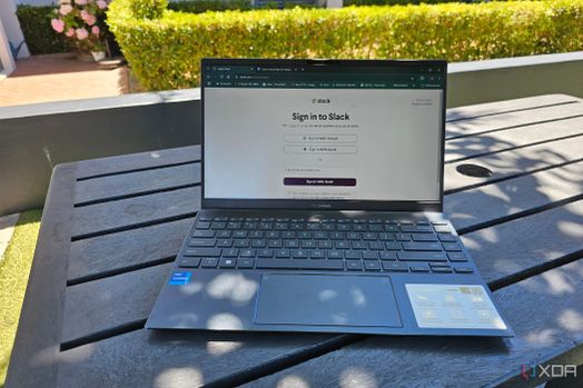 Tôi kết hợp NotebookLM với Slack để tinh giản quy trình làm việc của mình, và tôi không ngờ lại yêu thích nó đến vậy