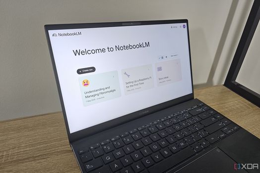 notebooklm tr&ecirc;n m&agrave;n h&igrave;nh m&aacute;y t&iacute;nh x&aacute;ch tay