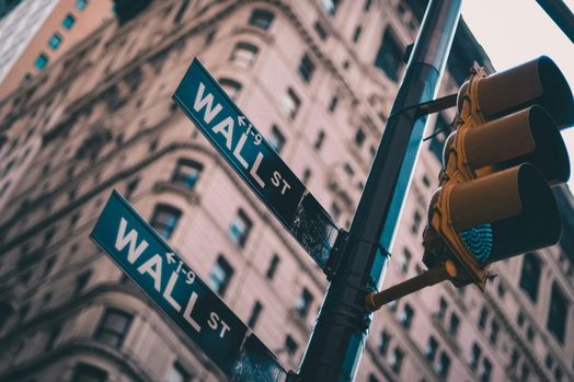 Lợi nhuận từ AI của Wall Street đã đến — các ngân hàng lên kế hoạch cắt giảm nhân sự