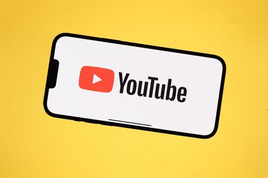 YouTube loại bỏ 2 kênh vì đăng tải các đoạn trailer phim giả mạo bằng AI
