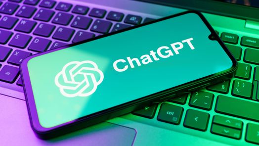 điện thoại c&oacute; logo Chatgpt