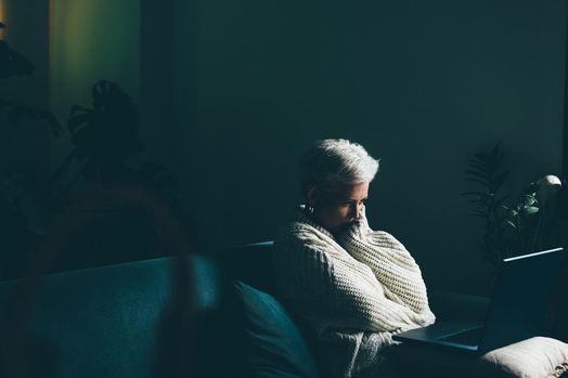 Nghiên cứu mới cho thấy chatbot AI không nhất quán trong việc trả lời các câu hỏi về tự tử